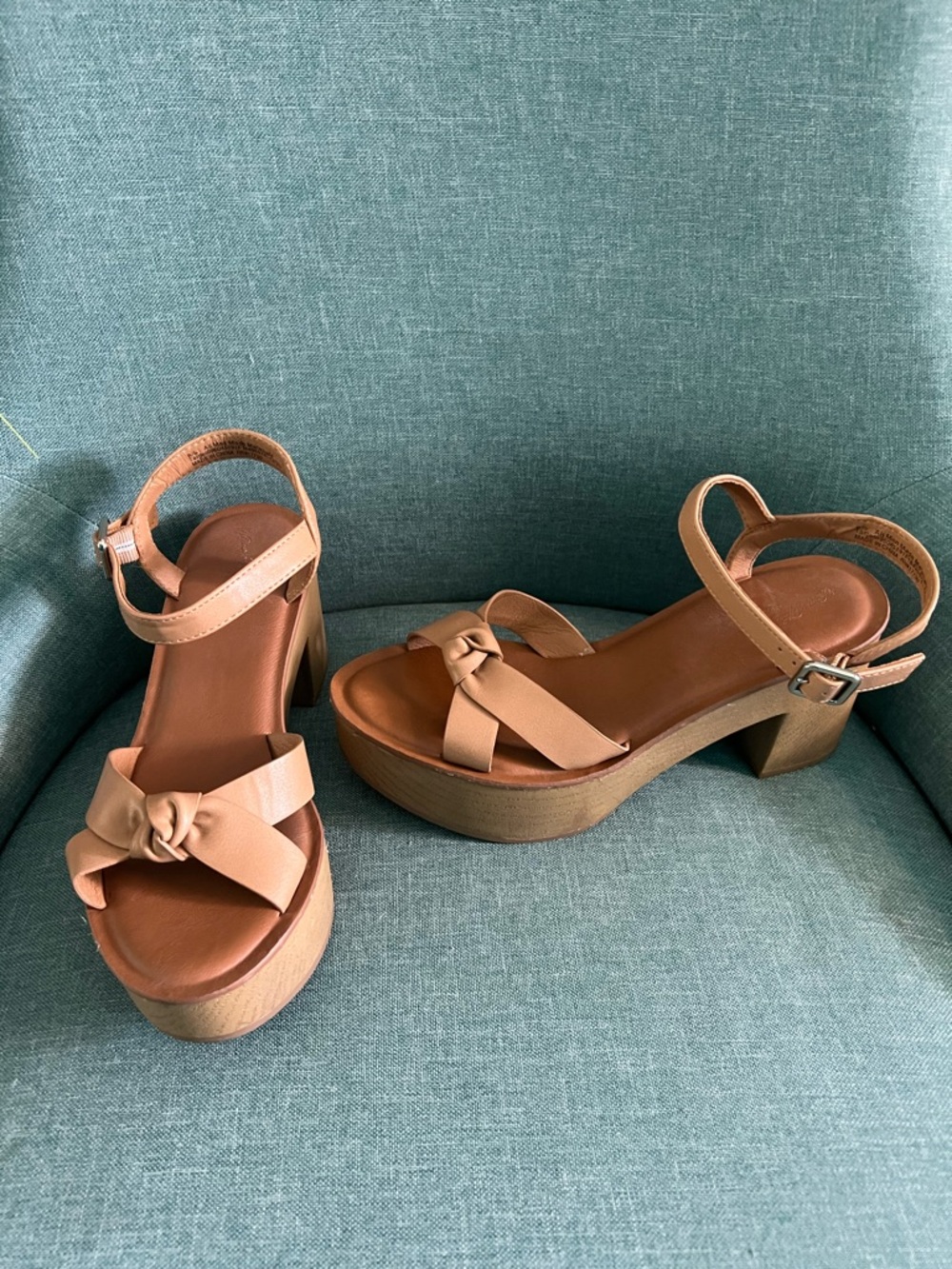 Universal Thread Tan Knot Platform Sandals with Ankle Strap